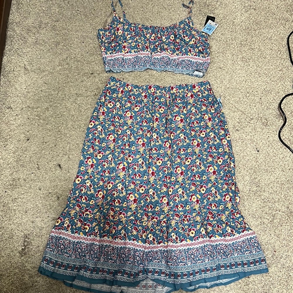 Xl, city triangle color blue with colorful flowers